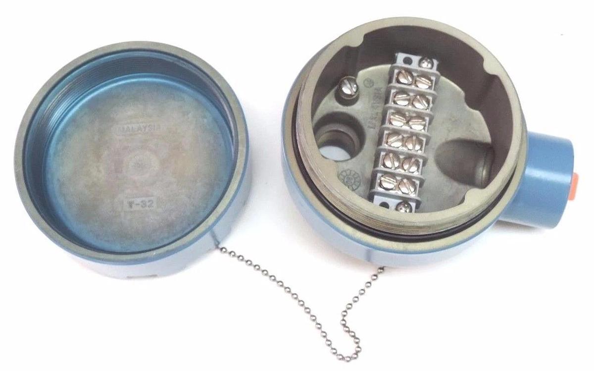 NEW ROSEMOUNT MODEL 79 CONNECTION HEAD P/N 00079-0325-2005