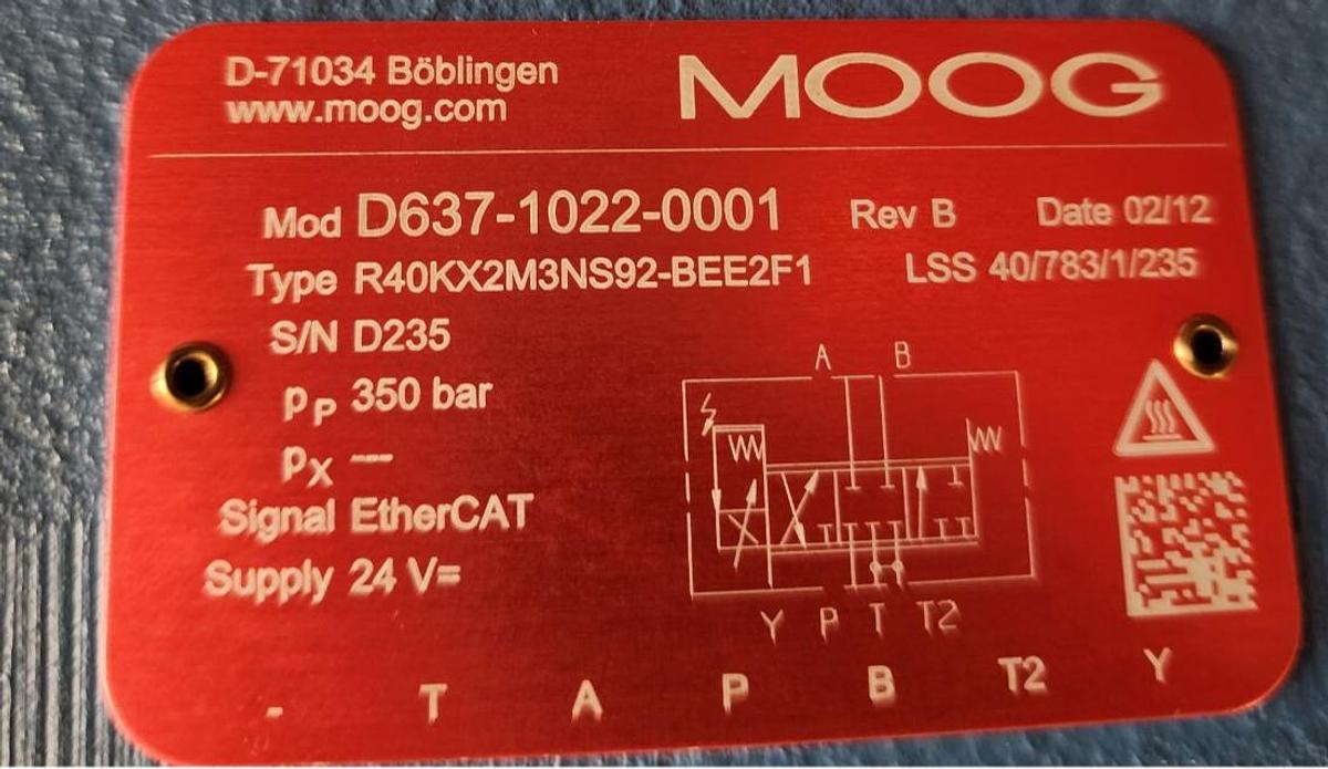 Used MOOG D637-1022-0001 / R40KX2M3NS92-BEE2F1 D637 DIRECT DRIVE SERVO VALVE w/CABLES