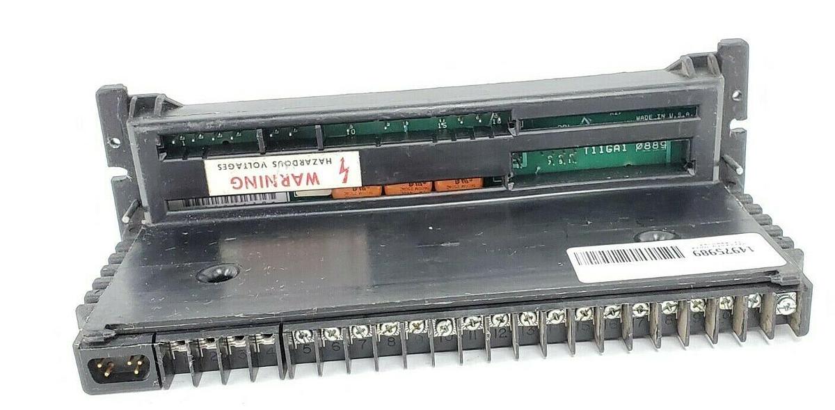 Used GE FANUC IC660TSD100B TERM. ASSEMBLY 115VAC (MISSING 4 SCREWS)
