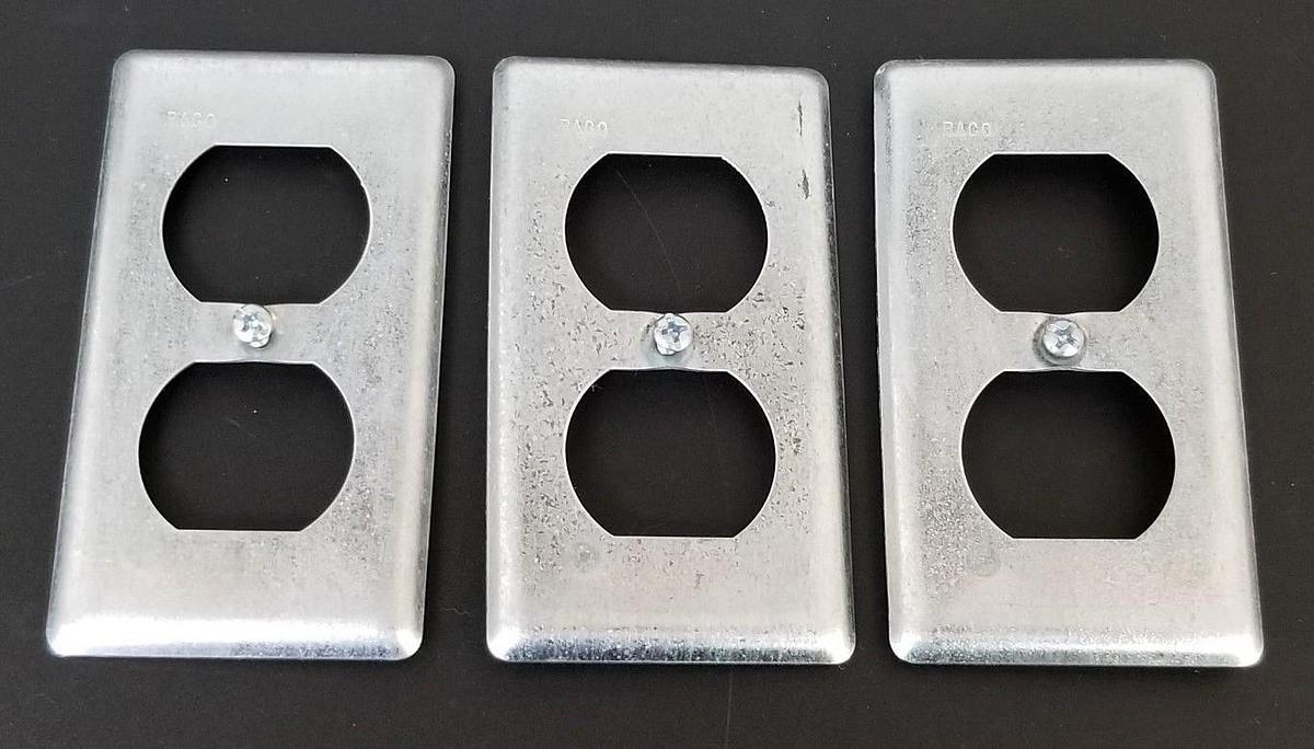 Used LOT OF 3 NEW RACO OUTLET COVERS