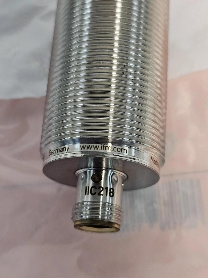Used NEW IFM IIK3010-BPKG/K1/V4A/US-104 INDUCTIVE SENSOR IIC218