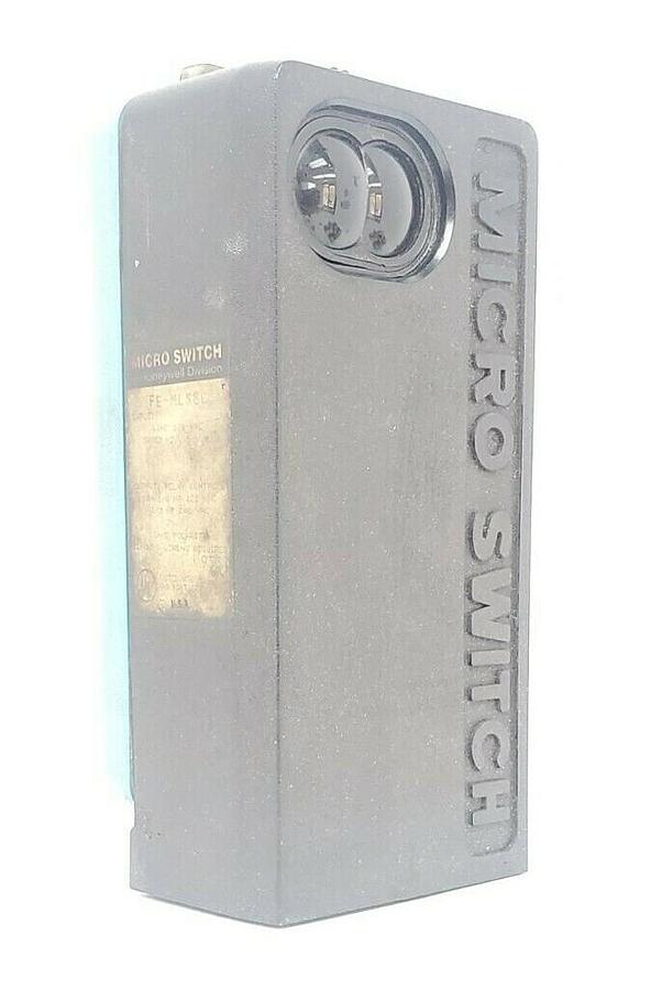 Used HONEYWELL FE-MLS8C PHOTOELECTRIC CONTROL 40 FOOT RANGE 115 VAC INPUT