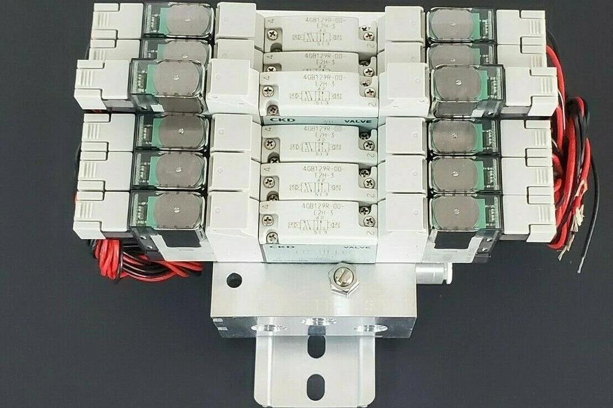 Used NIB CKD M4GB120R-C6-E2HZ1D-6-3 VALVE MANIFOLD ASSEMBLY M4GB120RC6E2HZ1D63, DC24V