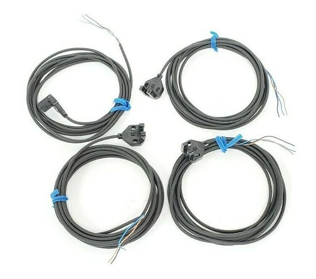 Used LOT OF 4 NEW OMRON EESX771 PHOTOELECTRIC SWITCHES