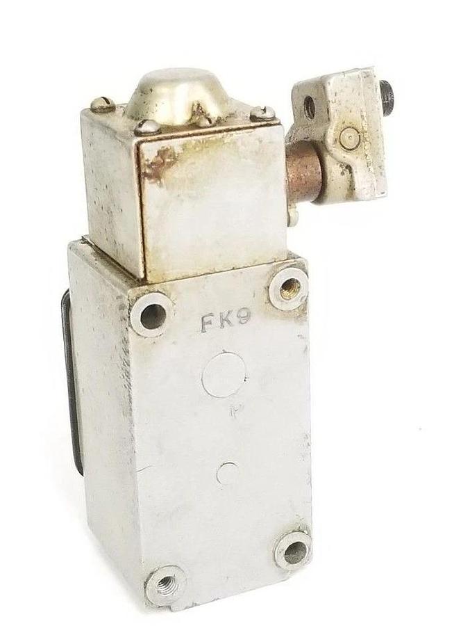 Used ALLEN BRADLEY 802TH-W2 SER. 1 LIMIT SWITCH 802THW2