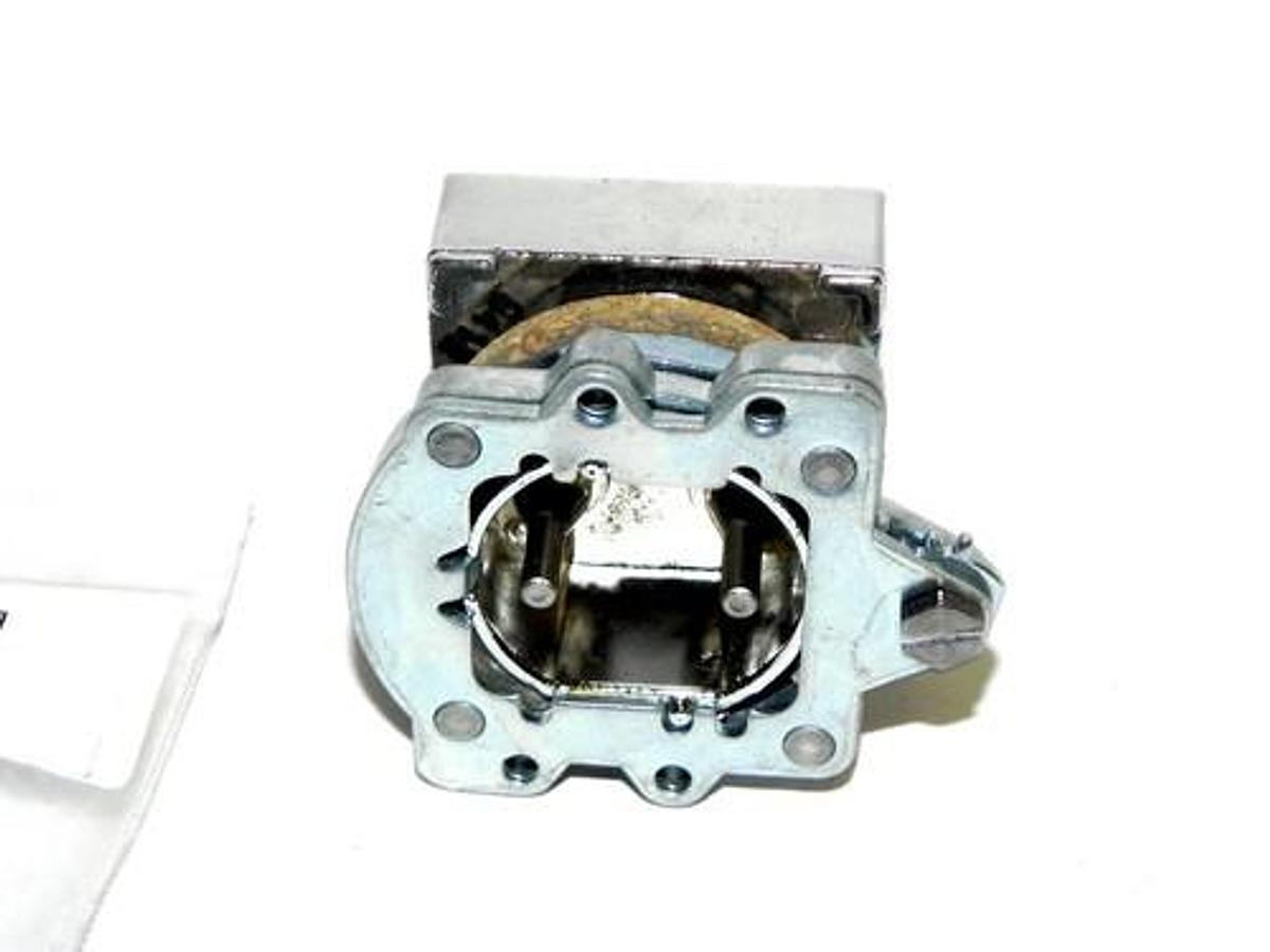 Used NEW CUTLER HAMMER E30AB MOMENTARY COMPACT PUSHBUTTON