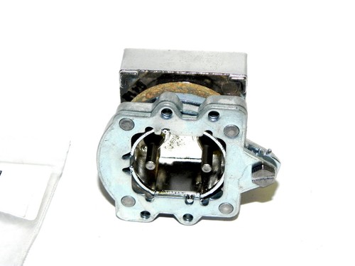 Used NEW CUTLER HAMMER E30AB MOMENTARY COMPACT PUSHBUTTON