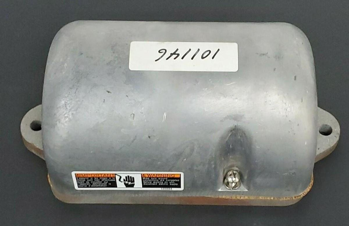 Used FMC TECHNOLOGIES SYNTRON V-20 MAGNETIC VIBRATOR 115V 2.0A 60HZ *INCOMPLETE*