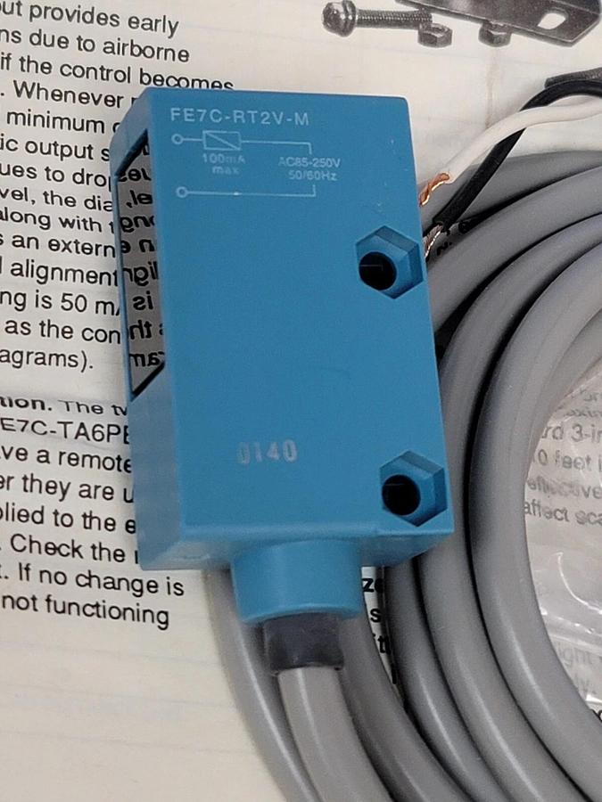 Used NIB HONEYWELL FE7C-RT2V-M PHOTOELECTRIC SENSOR FE7CRT2VM, 85-250 VOLTS AC