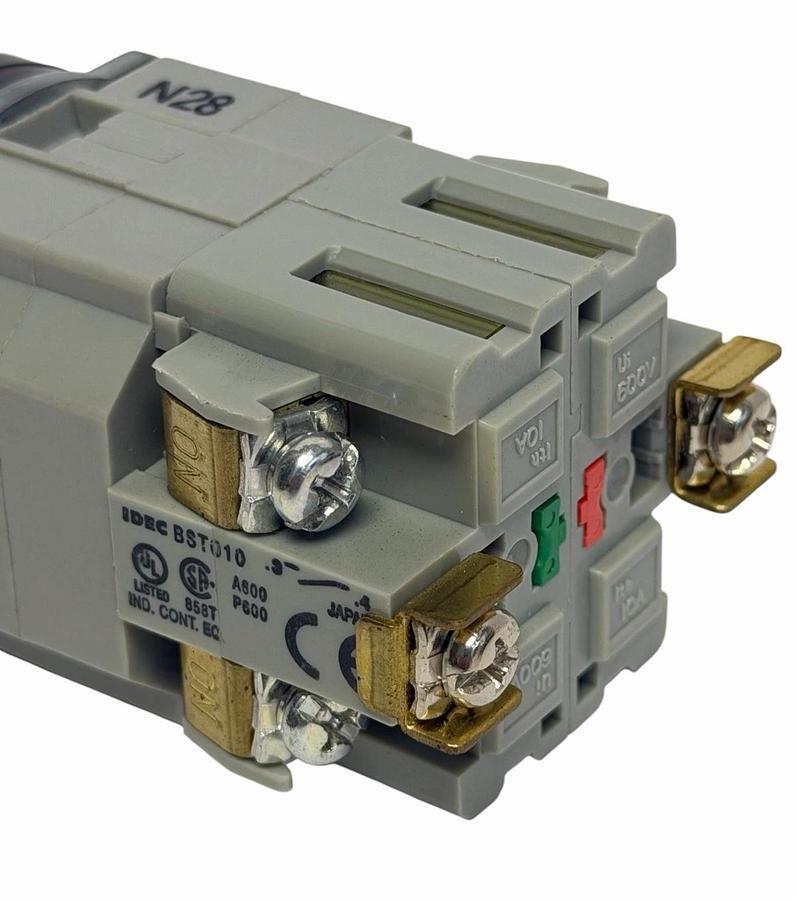 Used NEW IDEC ALD29911DN-R-120V PUSHBUTTON RED BST001