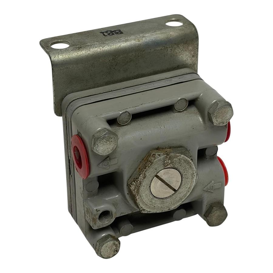 Used Robertshaw CR100 A2 Amplifying Relay 1:2 Pneumatic Ratio Controller Valve