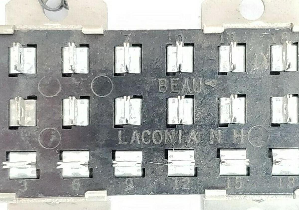 Used BLAW-KNOX 43015 18-CONTACT RELAY SOCKET