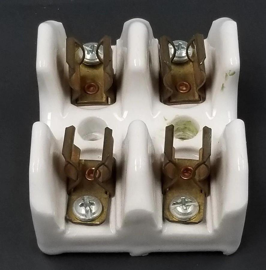 Used COOPER BUSSMANN 2604 PORCELAIN FUSE BLOCK