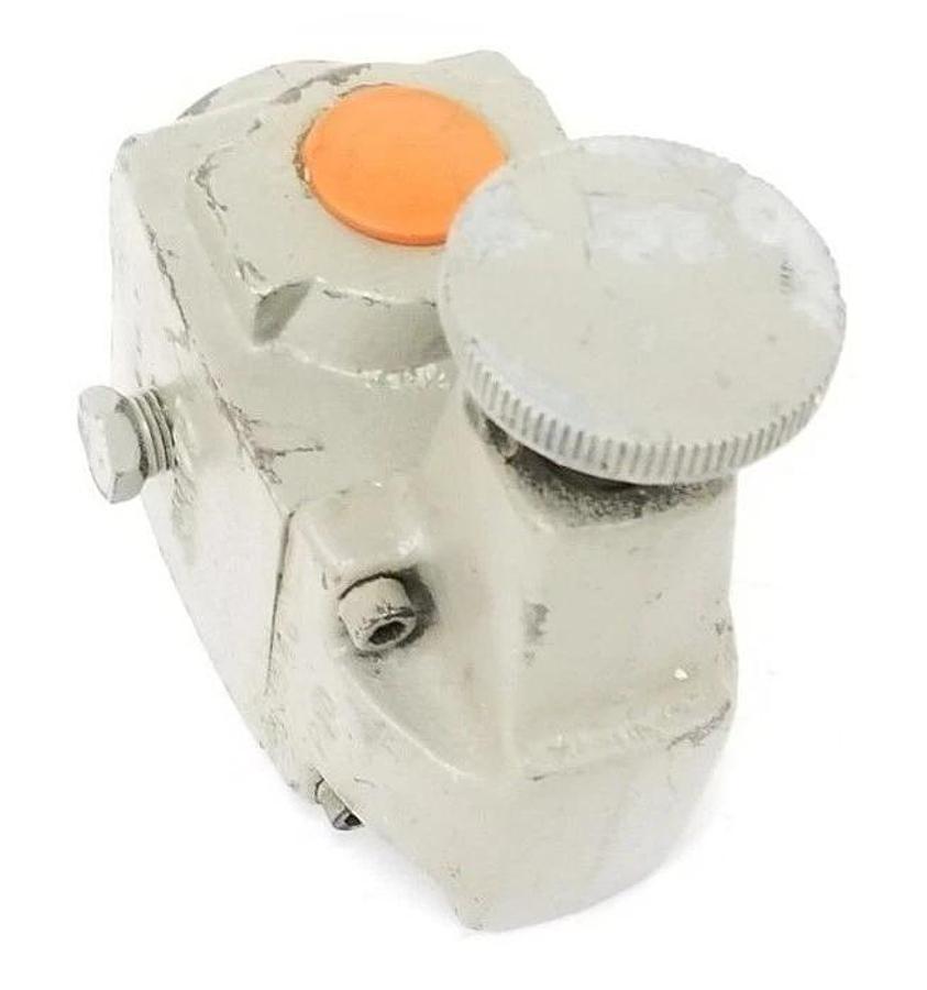 Used VICKERS 01-06-B-40 RELIEF VALVE 125-1000PSI 0106B40 *DAMAGED*