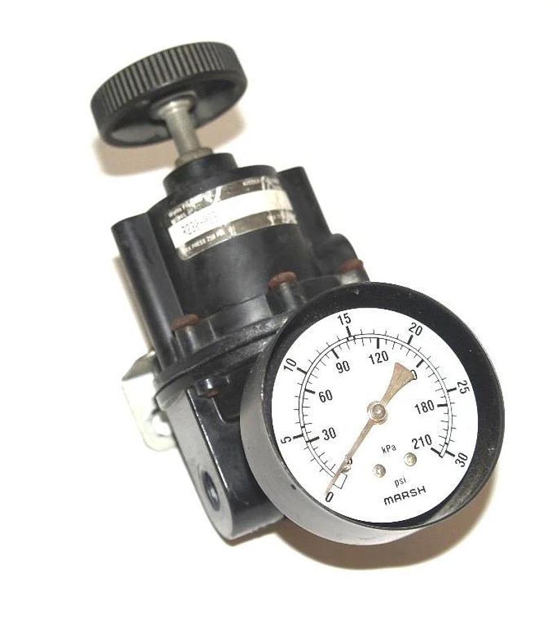 Used WATTS R230-02B REGULATOR, 1/4" NPT, 0-30 PSI, R23002B