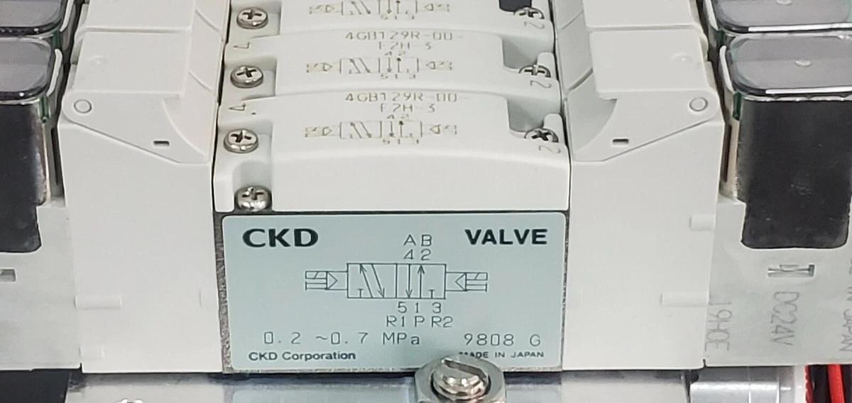 Used NIB CKD M4GB120R-C6-E2HD-3-3 VALVE MANIFOLD ASSEMBLY DC24V, M4GB120RC6E2HD33