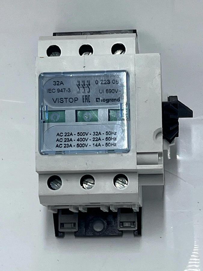NEW Legrand Vistop 32A 3-Pole Load Break Switch Red Side Handle | Ref 022305