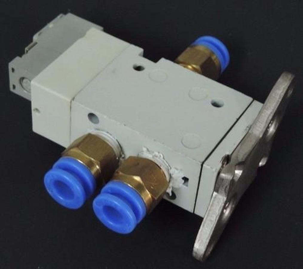 Used SMC SYJ712-5MZ-01-F 3-PORT SOLENOID VALVE SYJ7125MZ01F