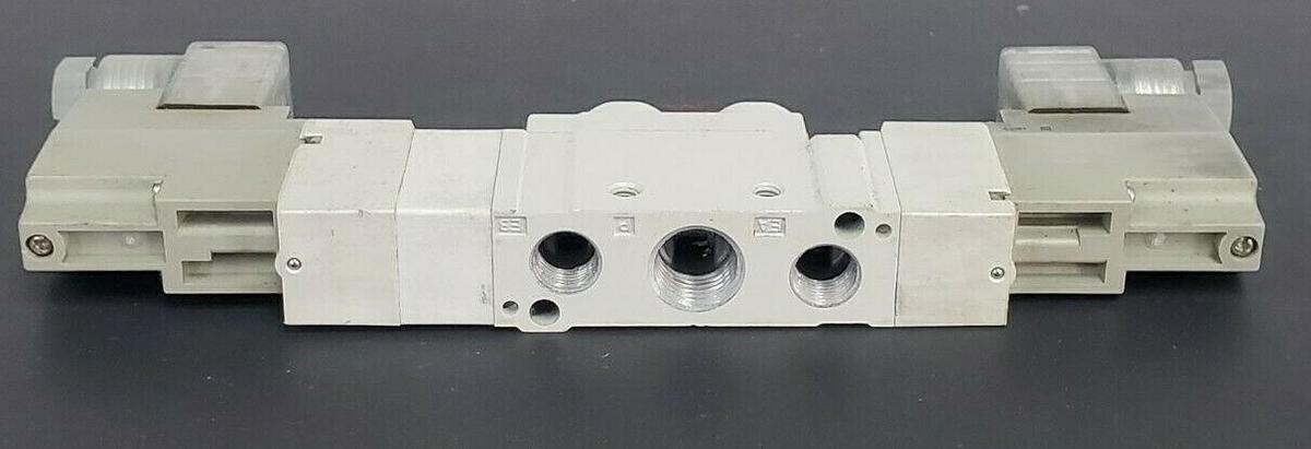 Used SMC SY7320-1DZ-02 SOLENOID VALVE ASSY 0.2-0.7MPa 100VAC 50/60HZ SY73201DZ02