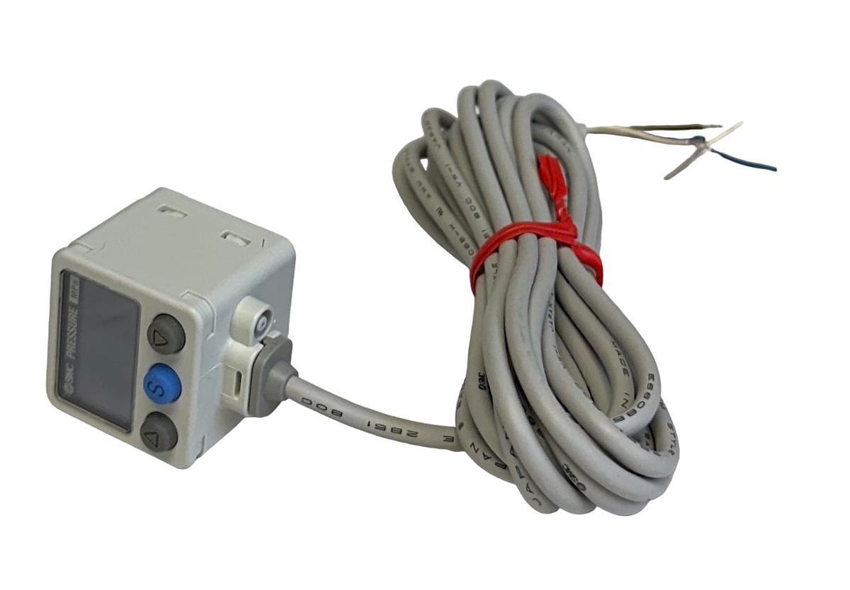 Used SMC ISE40A-01-T-X501 / ISE40A01TX501 DIGITAL PRESSURE SWITCH 12-24VDC 45mA NSMP