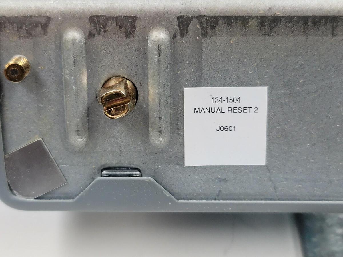Used NIB SIEMENS 134-1504 TEMPERATURE CONTROL 1341504 W/ MANUAL RESET