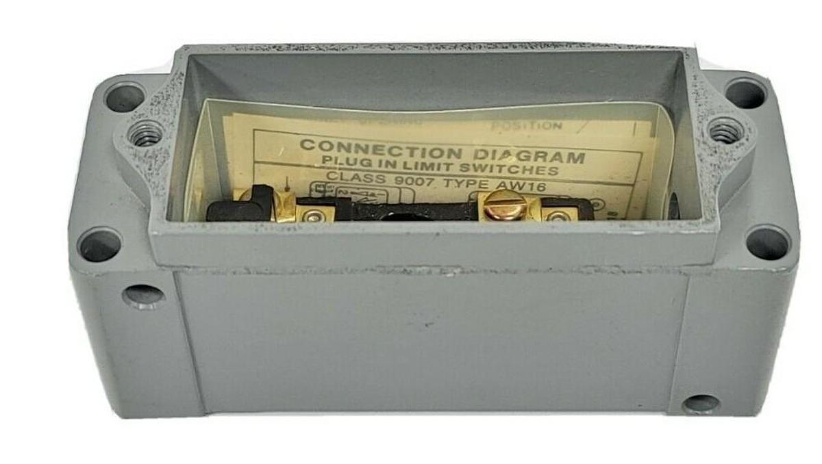 Used NEW SQUARE D 9007-AW16 PLUG IN LIMIT SWITCH (BODY ONLY)