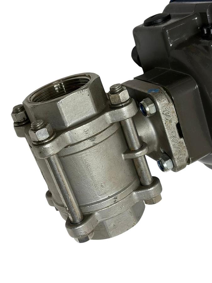 Used Burkert 00200864 2-W-MOTORKGH 11/2" Stainless Ball Valve PSR25 24VDC