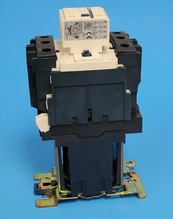 Used TELEMECANIQUE LP1-D8011-BD CONTACTOR 3-POLE 24VDC COIL W/ LADN22