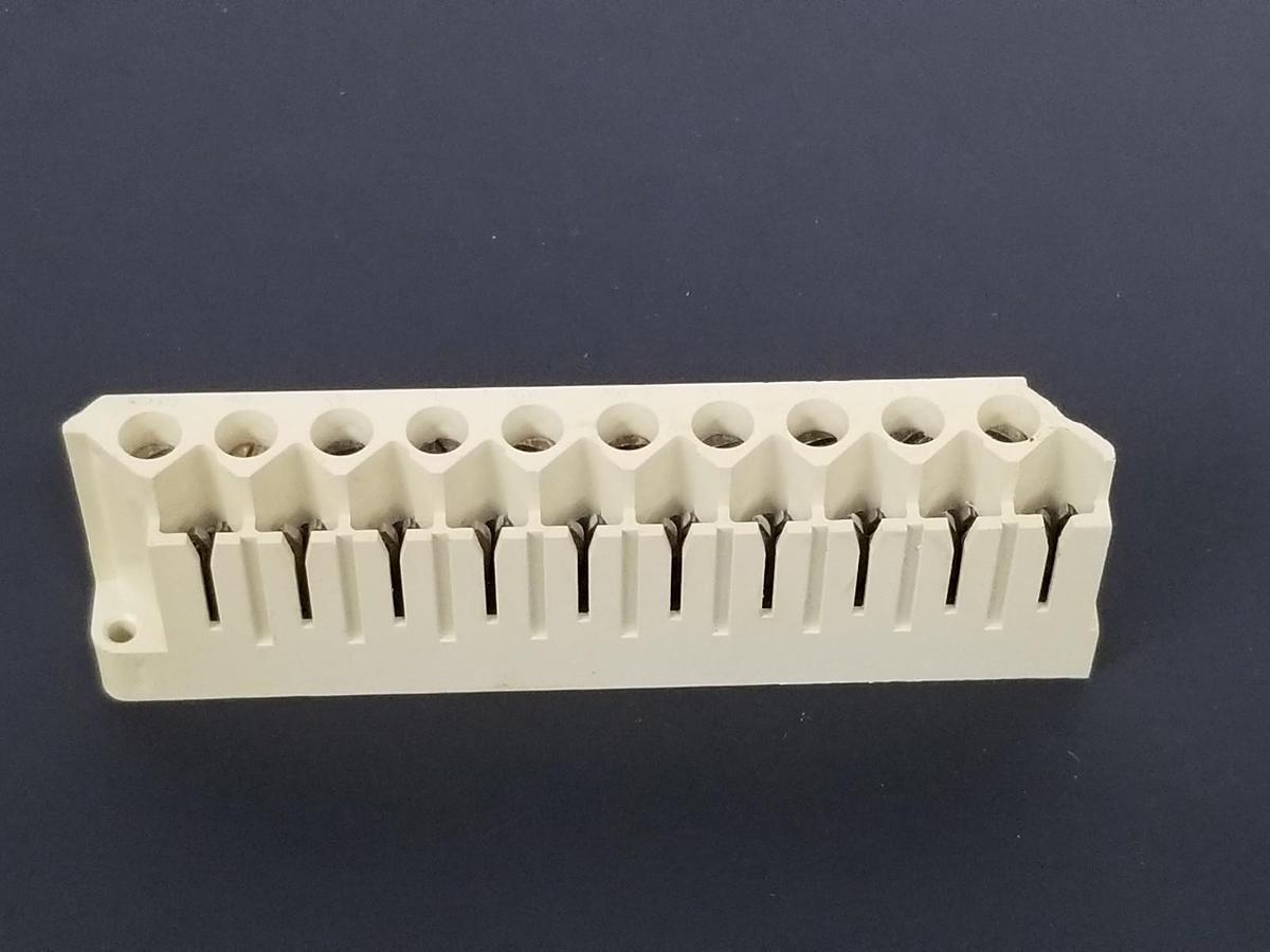 Used MODICON MA-8202-002 TERMINAL BLOCK 10A, 300V, MA8202002