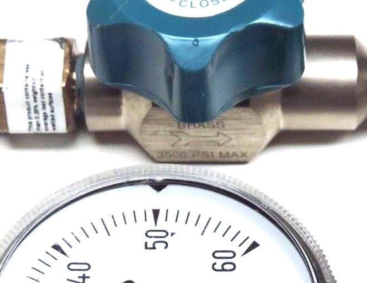 Used AIRGAS Y11-210B SPECIALTY GAS REGULATOR 3500 MAX PSI Y11210B