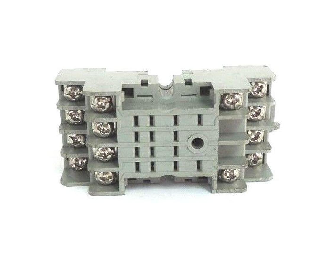 Used LOT OF 4 DAYTON 2A584E SOCKET RELAYS 7A 300VAC