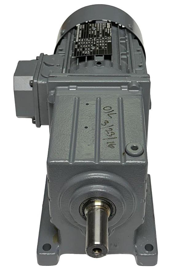 Used LENZE GST04-2M VBR 071C42 / MDEMAXX 071-42 / 15272455 HELICAL GEAR MOTOR USNP