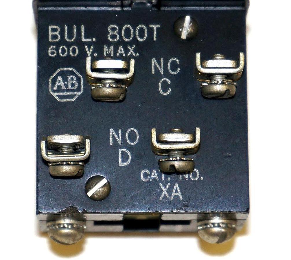 Used ALLEN BRADLEY 800T-H2 SELECTOR SWITCH W/ 800T-XA9, 800T-XA CONTACT BLOCKS