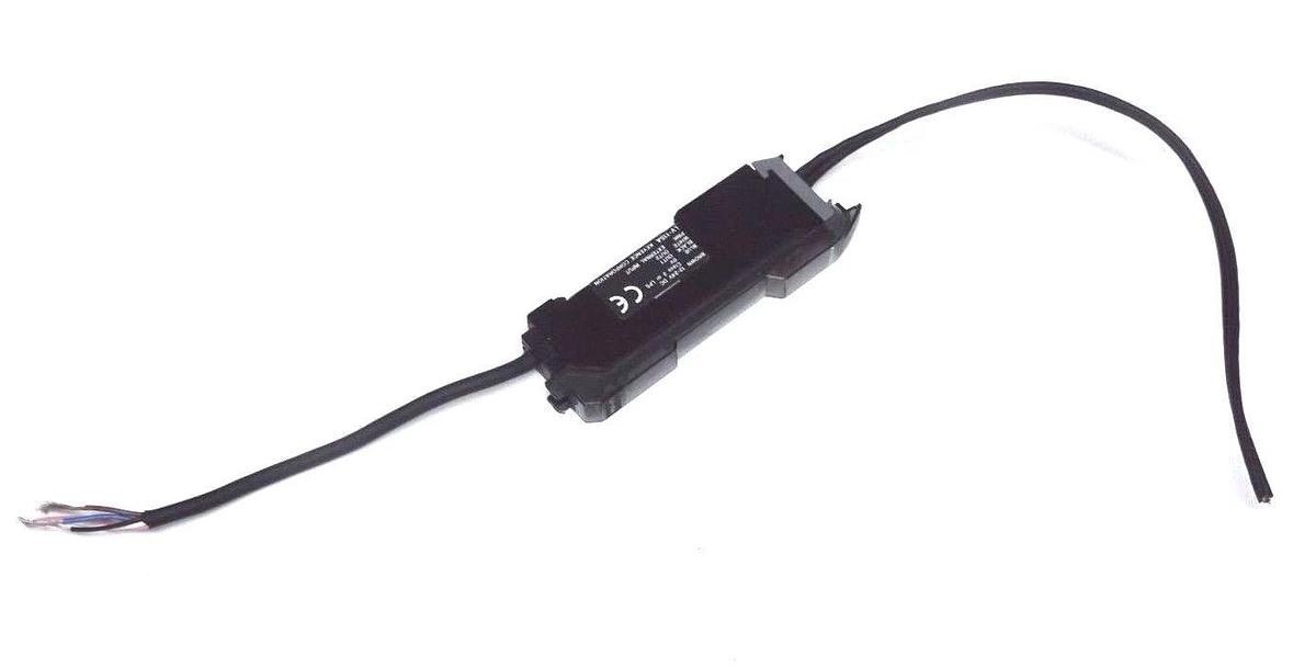 Used KEYENCE LV-11SA AMPLIFIER LASER LV11SA, 12-24V DC