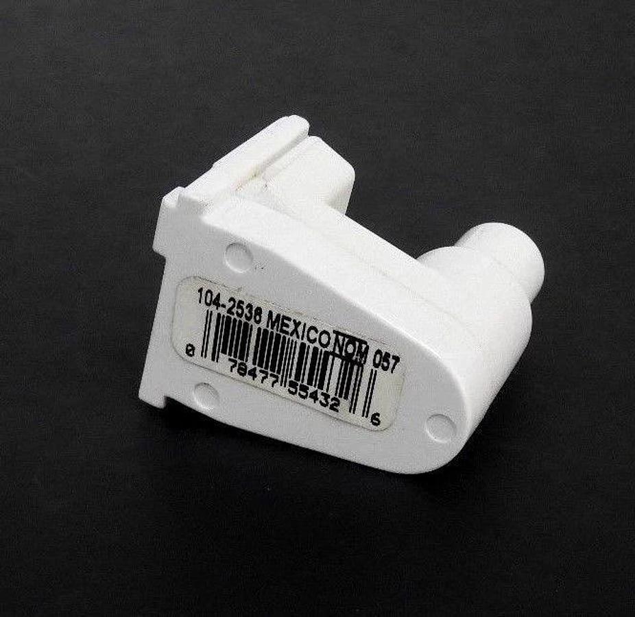 Used LOT OF 5 NEW LEVITON 2536 SPRING-LOADED LIGHT SOCKETS 1000V, 660W, 104-2536