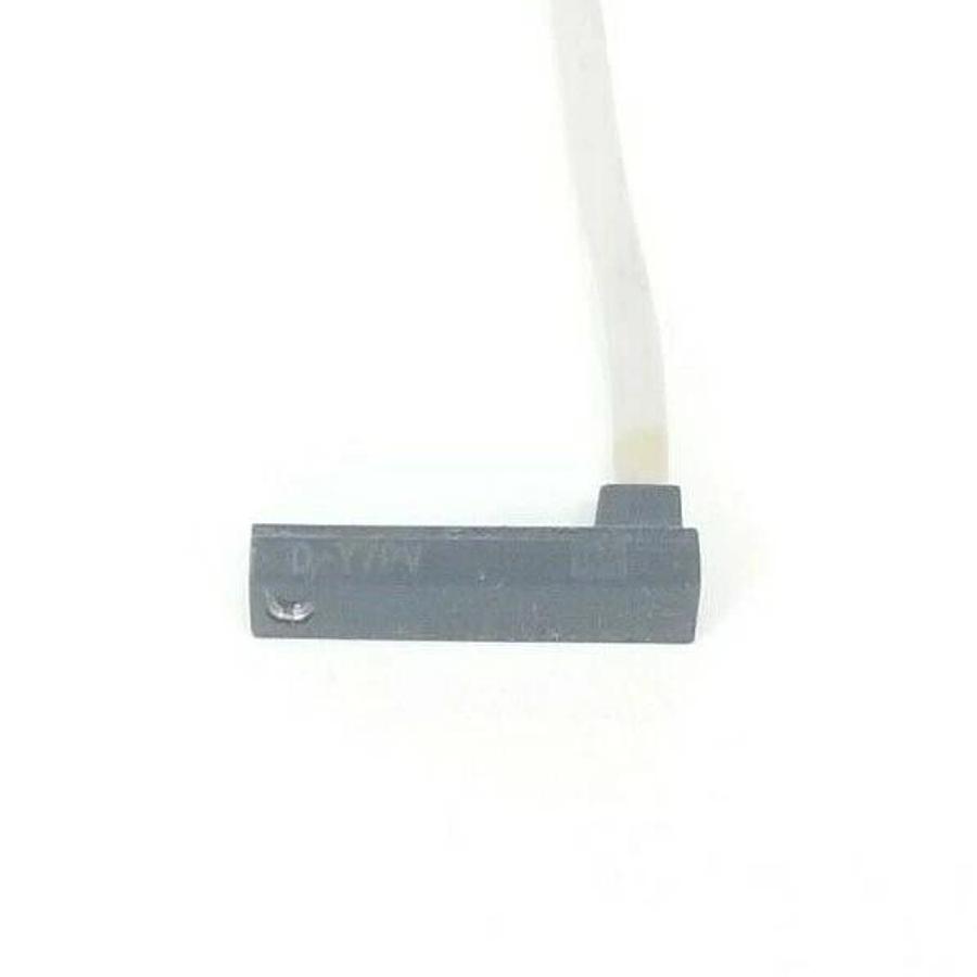 Used SMC D-Y7PV PROXIMITY SENSOR / REED SWITCH DY7PV