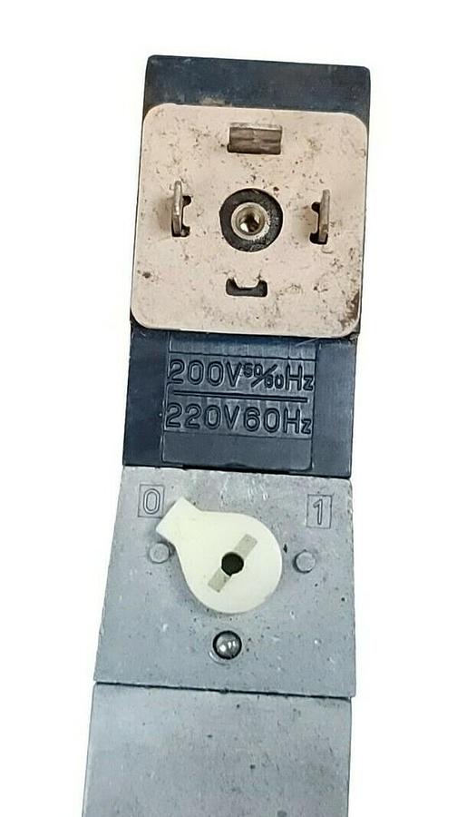 Used CKD 4F330-F PNEUMATIC PILOT VALVE AC200V 4F330F, PRESSURE: 1.5-9.9