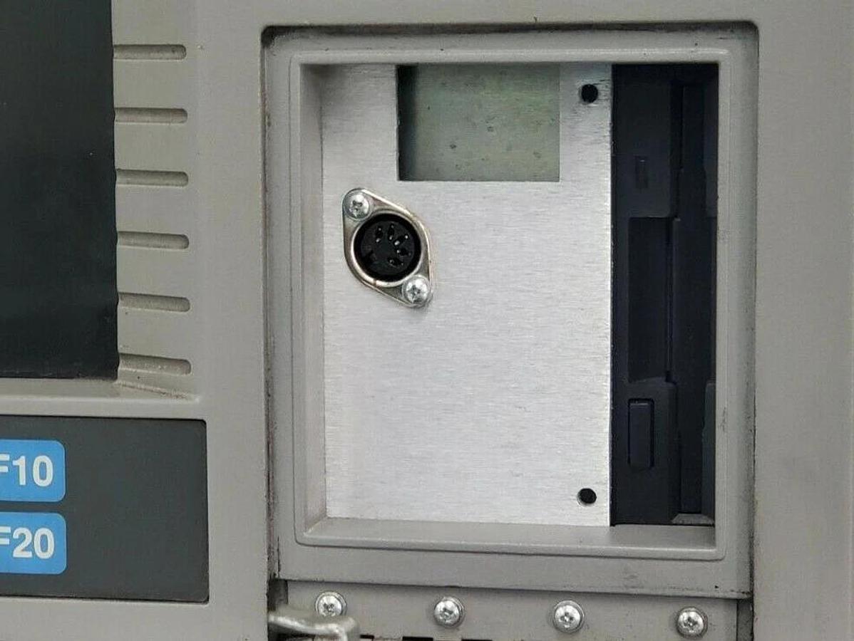 Used XYCOM 9450 OPERATOR INTERFACE MONITOR 713316-A 220396A 9450-27A1319020000