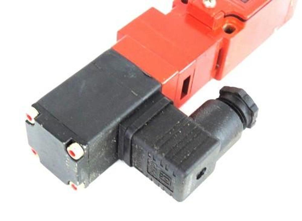 Used TELEMECANIQUE XCK-J5954F3H4 SAFETY SWITCH XCKJ5954F3H4 W/ ZCK-J922H4 CONNECTOR
