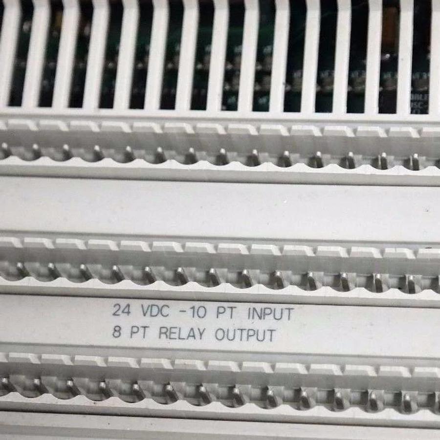 Used SCHNEIDER ELECTRIC 170ARM37030 I/O BASE, 24VDC, 10IN/8RLY