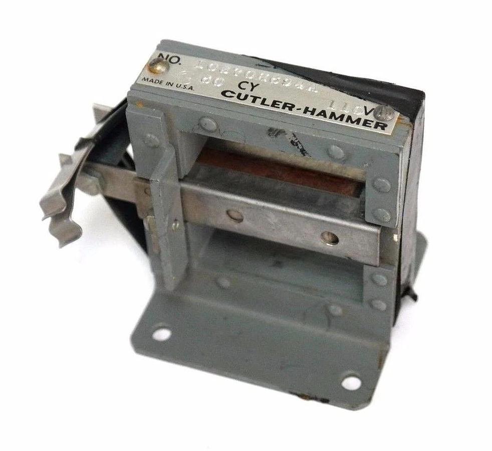 Used CUTLER HAMMER 10370H694A SOLENOID VALVE COIL CASE 110V 60CY