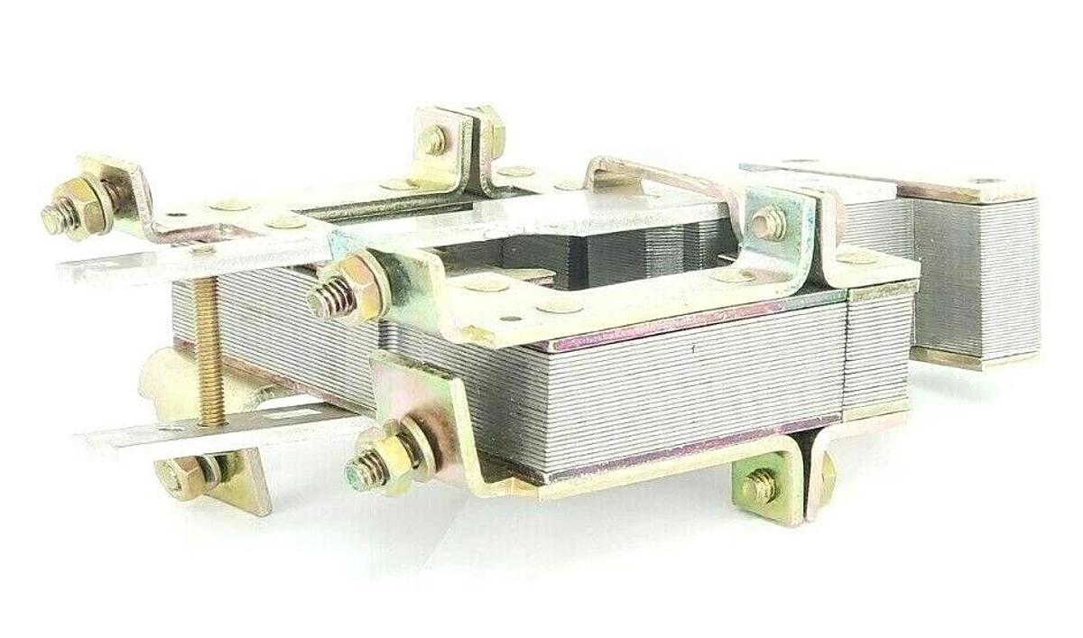 NEW GE GENERAL ELECTRIC 622C521G3 CIRCUIT BREAKER MAGNET / ARMATURE ASSEMBLY