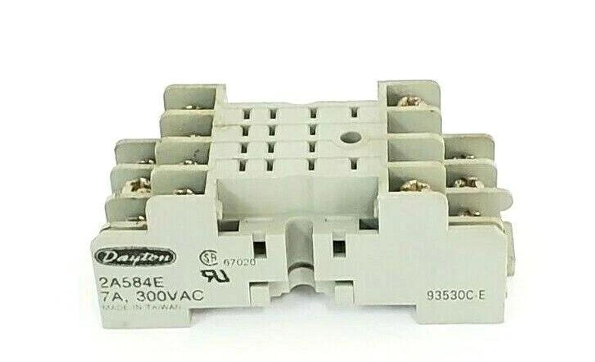 Used DAYTON 2A584E SOCKET RELAYS 7A, 300VAC