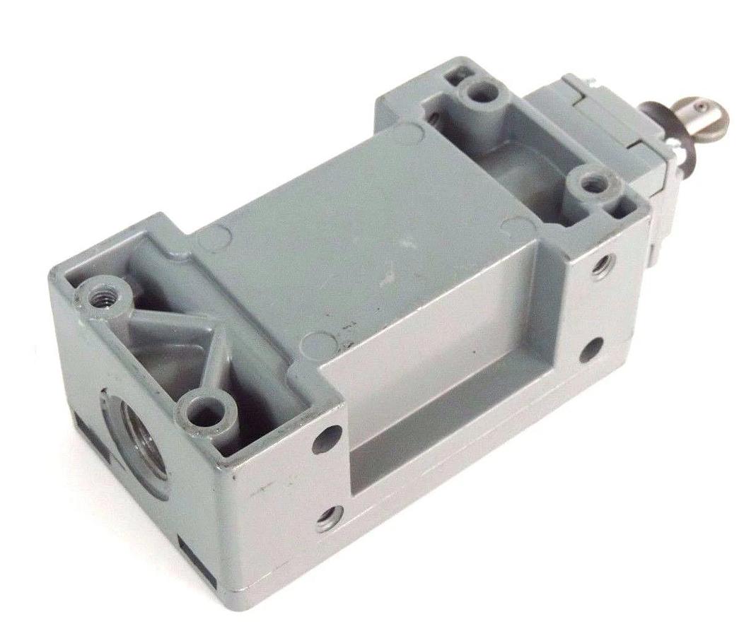Used SQUARE D 9007-CR61C SER. A LIMIT SWITCH W/ 9007 CLASS SER. A HEAD, 9007CR61C