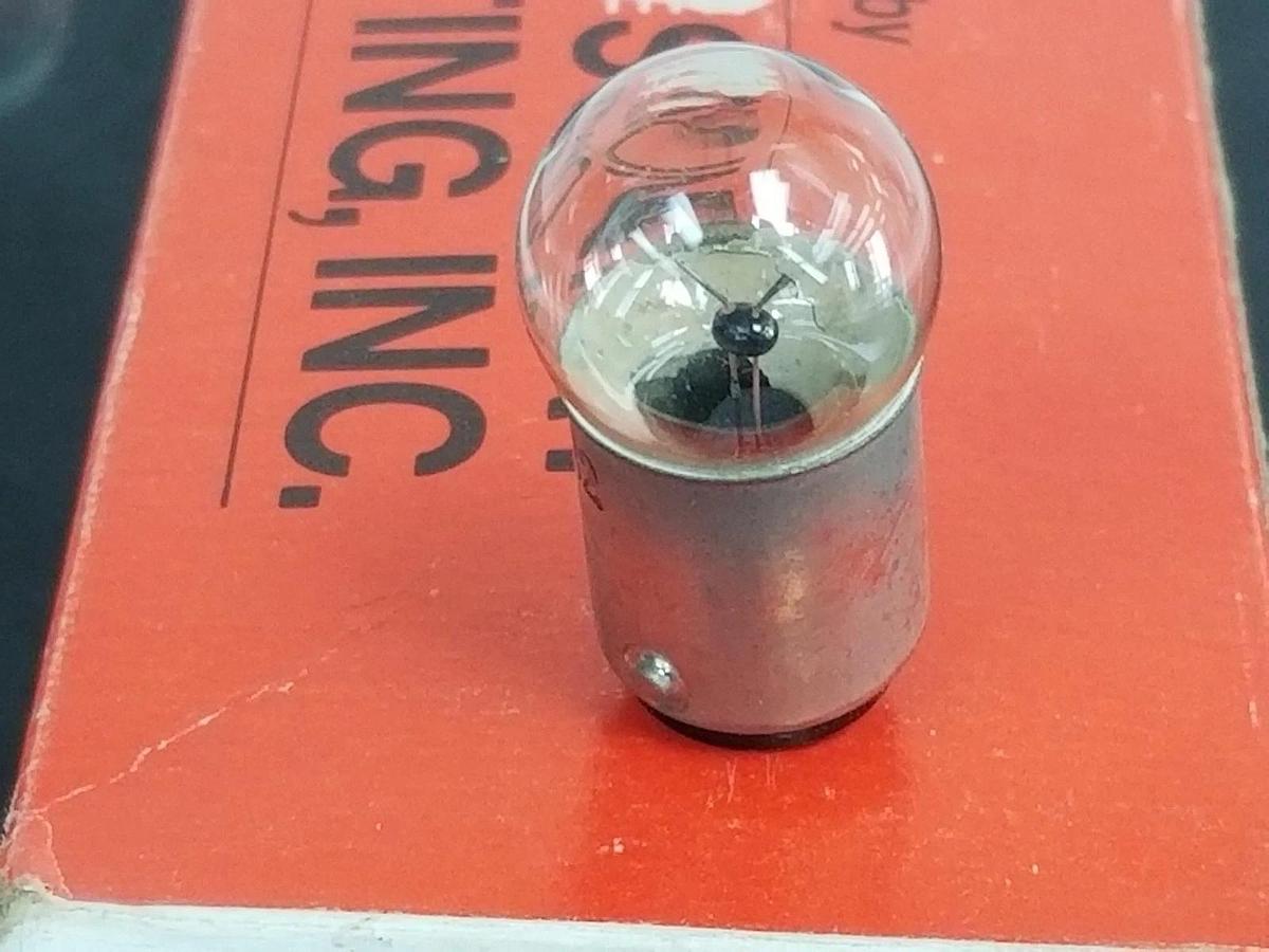 Used BOX OF 10 NEW SUNRAY LIGHTING, INC. 1414 LAMPS