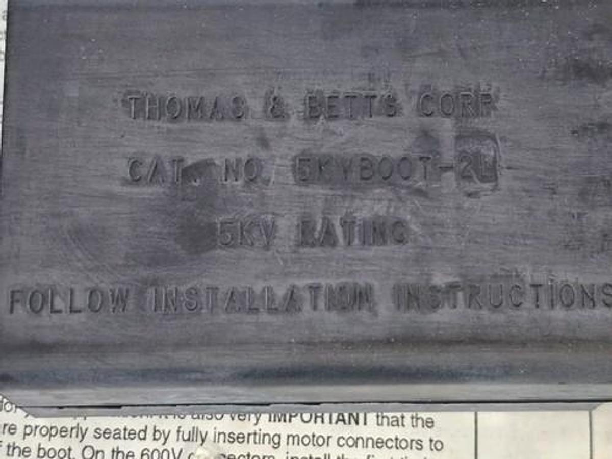 Used NEW THOMAS & BETTS 5KVBOOT-2L KUBE 5KV MOTOR PIGTAIL CONNECTOR WITH BOOT