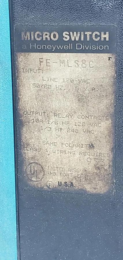 Used HONEYWELL FE-MLS8C PHOTOELECTRIC CONTROL 40 FOOT RANGE 115 VAC INPUT
