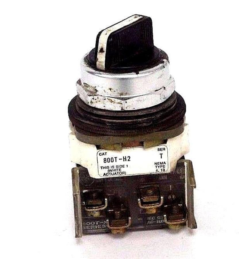 Used ALLEN BRADLEY 800T-H2 SELECTOR SWITCH SER. T W/ 800T-XA SER. D CONTACT BLOCK