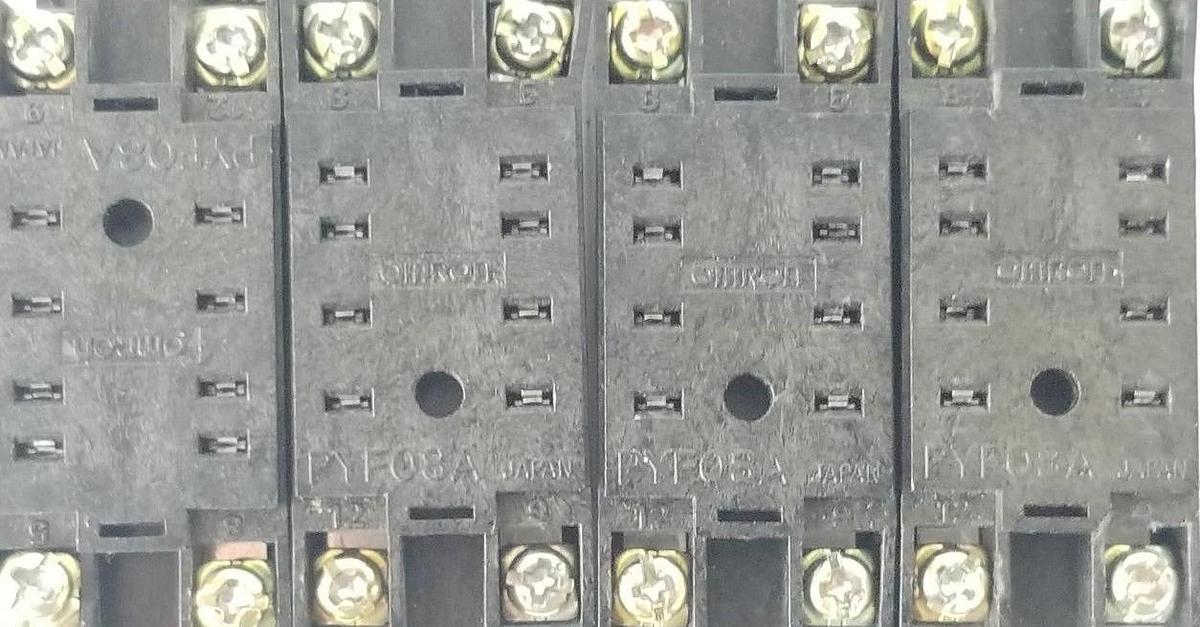 Used LOT OF 4 OMRON PYF08A RELAY SOCKETS 2-M4X10