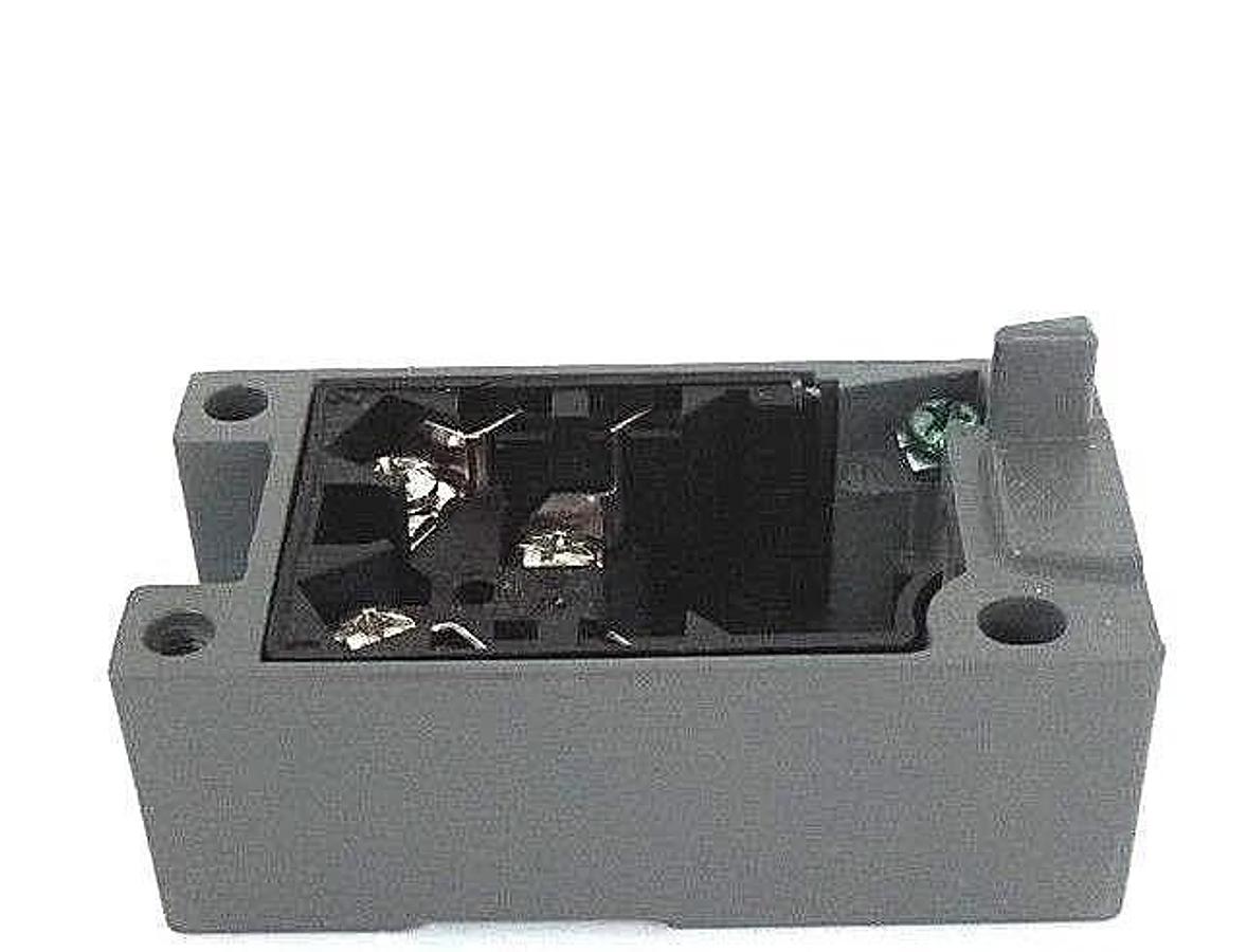 Used LOT OF 5 NIB CUTLER-HAMMER E50RA LIMIT SWITCH RECEPTACLES SER. A1
